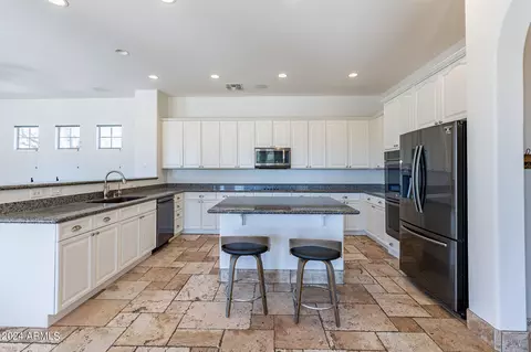 Kitchen - 2901 W Caravaggio Ln, Phoenix, AZ 85086 photo 4 of 6