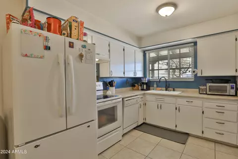 Kitchen - 2041 W State Ave, Phoenix, AZ 85021 photo 3 of 3