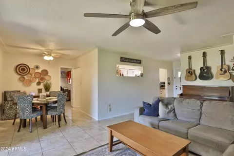 Living - 2041 W State Ave, Phoenix, AZ 85021 photo 2 of 2