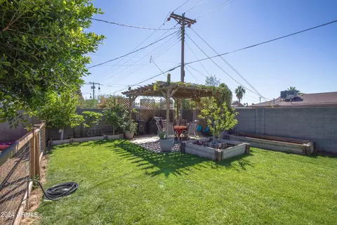 Exterior - 2041 W State Ave, Phoenix, AZ 85021 photo 6 of 10
