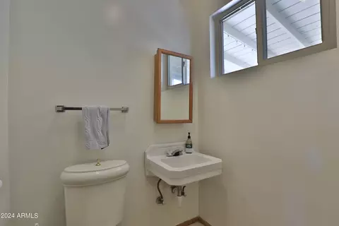 Bath - 2041 W State Ave, Phoenix, AZ 85021 photo 1 of 5