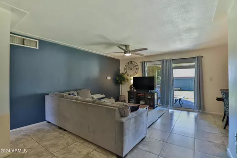 Living - 2041 W State Ave, Phoenix, AZ 85021 photo 1 of 2