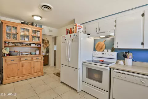 Kitchen - 2041 W State Ave, Phoenix, AZ 85021 photo 2 of 3