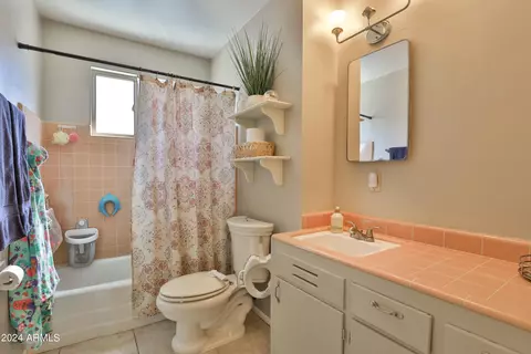 Bath - 2041 W State Ave, Phoenix, AZ 85021 photo 3 of 5