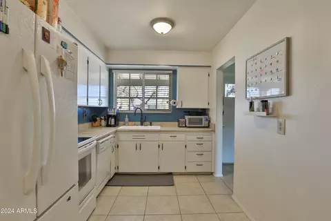 Kitchen - 2041 W State Ave, Phoenix, AZ 85021 photo 1 of 3