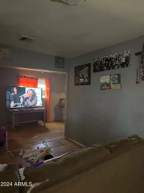 3 S 28th Dr, Phoenix, AZ 85009 photo 3