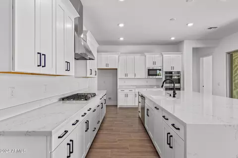 Kitchen - 1291 E Donato Ct, Gilbert, AZ 85298 photo 3 of 7
