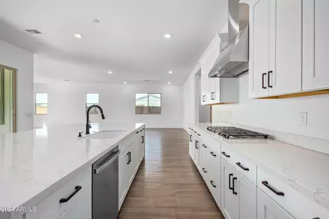 Kitchen - 1291 E Donato Ct, Gilbert, AZ 85298 photo 7 of 7
