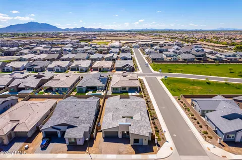 View/Area - 1291 E Donato Ct, Gilbert, AZ 85298 photo 5 of 9
