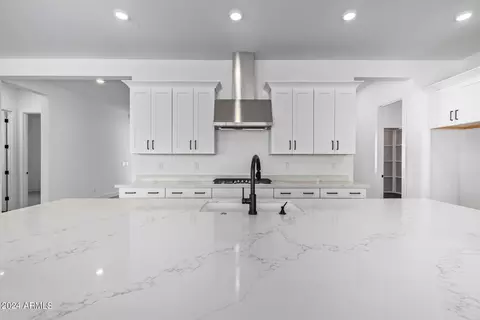 Kitchen - 1291 E Donato Ct, Gilbert, AZ 85298 photo 6 of 7
