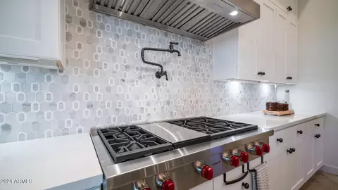 Kitchen - 3720 E Boot Track Trl, Gilbert, AZ 85296 photo 6 of 7