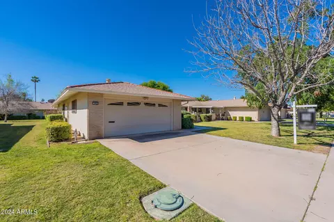 9601 W Shasta Dr, Sun City, AZ 85351