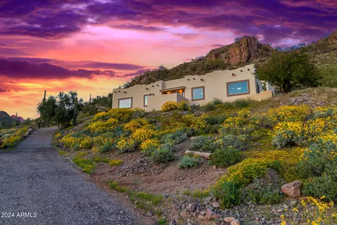42817 N 8th St, New River, AZ 85087