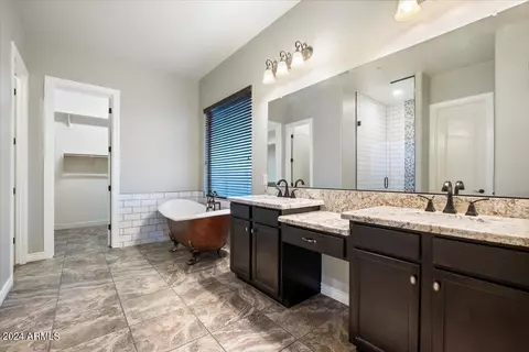 Bath - 3756 Ellis St, Mesa, AZ 85205 photo 3 of 5