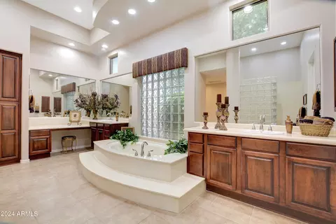 Bath - 4142 E Meadowview Dr, Gilbert, AZ 85298 photo 3 of 3