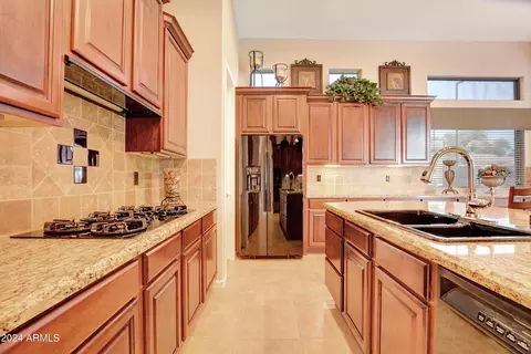 Kitchen - 4142 E Meadowview Dr, Gilbert, AZ 85298 photo 3 of 4