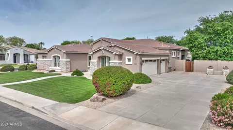 Exterior - 4142 E Meadowview Dr, Gilbert, AZ 85298 photo 12 of 23