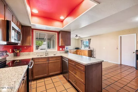 2950 E Surrey Ave, Phoenix, AZ 85032