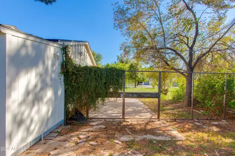 Exterior - 4036 E Vernon Ave, Phoenix, AZ 85008 photo 6 of 13