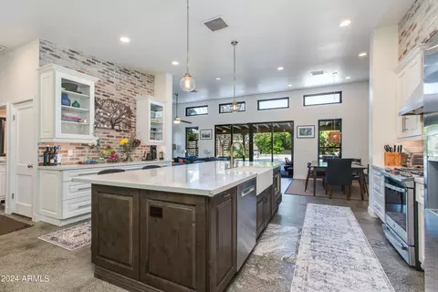 Kitchen - 4036 E Vernon Ave, Phoenix, AZ 85008 photo 5 of 6