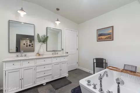 Bath - 4036 E Vernon Ave, Phoenix, AZ 85008 photo 1 of 4