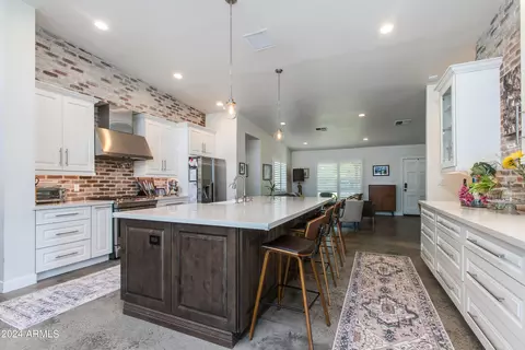 Kitchen - 4036 E Vernon Ave, Phoenix, AZ 85008 photo 4 of 6