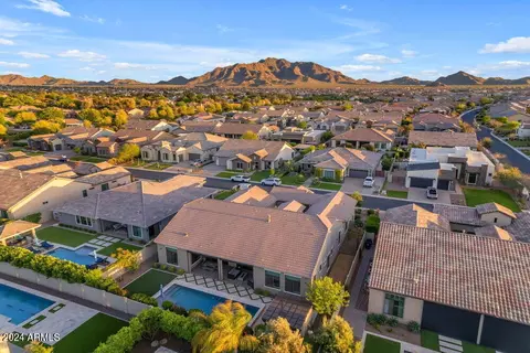 View/Area - 2524 E Muirfield St, Gilbert, AZ 85298 photo 3 of 14