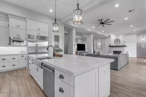 Kitchen - 2524 E Muirfield St, Gilbert, AZ 85298 photo 7 of 8
