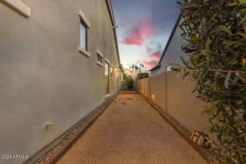 Exterior - 2524 E Muirfield St, Gilbert, AZ 85298 photo 15 of 27