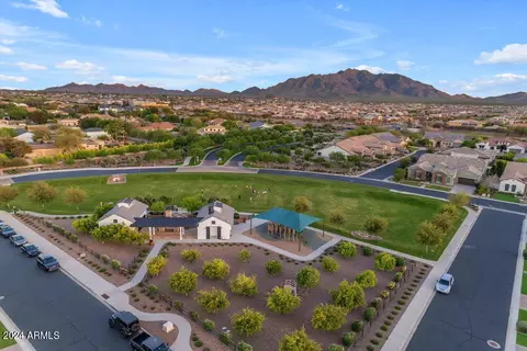 View/Area - 2524 E Muirfield St, Gilbert, AZ 85298 photo 13 of 14