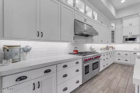 Kitchen - 2524 E Muirfield St, Gilbert, AZ 85298 photo 5 of 8