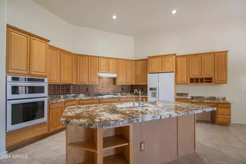 Kitchen - 9765 E Grandview St, Mesa, AZ 85207 photo 3 of 7
