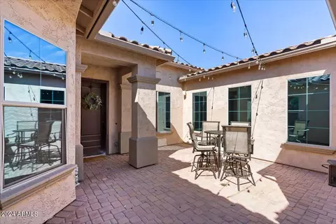 Exterior - 872 E Hampton Ln, Gilbert, AZ 85295 photo 5 of 17