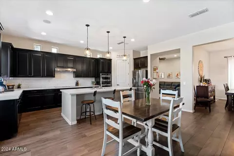 Dining - 872 E Hampton Ln, Gilbert, AZ 85295 photo 4 of 4