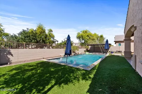 Exterior - 872 E Hampton Ln, Gilbert, AZ 85295 photo 15 of 17