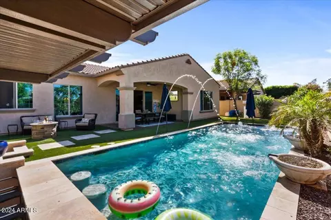 Exterior - 872 E Hampton Ln, Gilbert, AZ 85295 photo 13 of 17