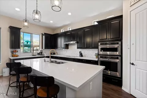 Kitchen - 872 E Hampton Ln, Gilbert, AZ 85295 photo 3 of 6