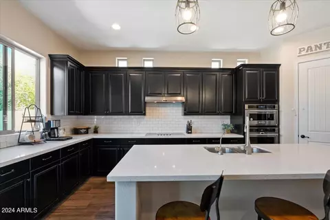 Kitchen - 872 E Hampton Ln, Gilbert, AZ 85295 photo 2 of 6