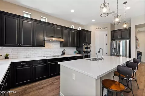 Kitchen - 872 E Hampton Ln, Gilbert, AZ 85295 photo 4 of 6