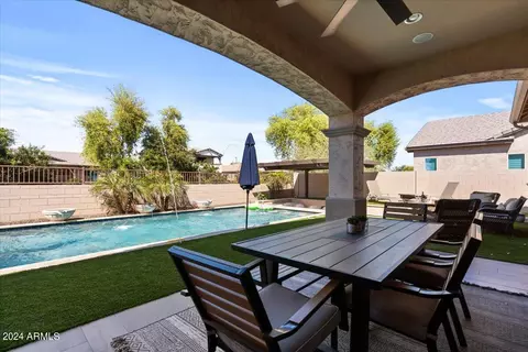 Exterior - 872 E Hampton Ln, Gilbert, AZ 85295 photo 6 of 17