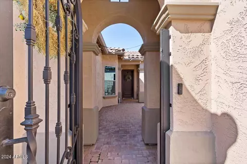 Entry Way - 872 E Hampton Ln, Gilbert, AZ 85295 photo 1 of 3
