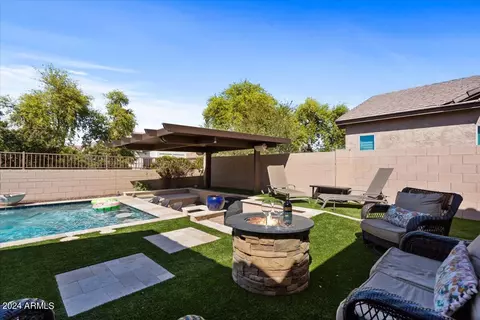 Exterior - 872 E Hampton Ln, Gilbert, AZ 85295 photo 8 of 17