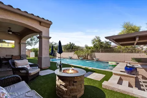 Exterior - 872 E Hampton Ln, Gilbert, AZ 85295 photo 9 of 17