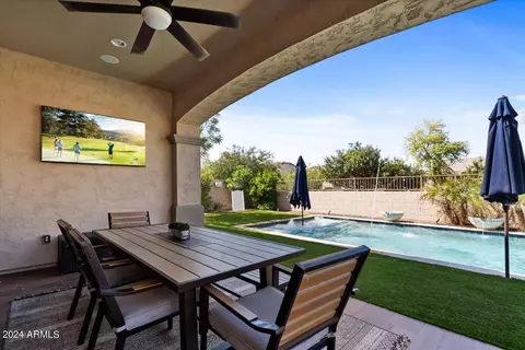 Exterior - 872 E Hampton Ln, Gilbert, AZ 85295 photo 7 of 17