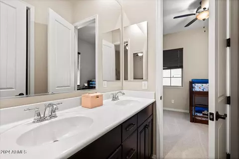 Bath - 872 E Hampton Ln, Gilbert, AZ 85295 photo 4 of 4