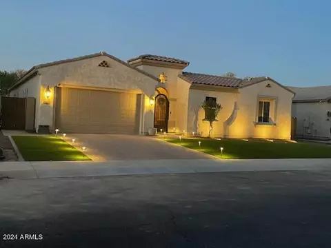Exterior - 872 E Hampton Ln, Gilbert, AZ 85295 photo 2 of 17
