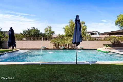 Exterior - 872 E Hampton Ln, Gilbert, AZ 85295 photo 14 of 17