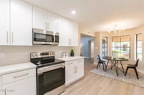 4811 W Manzanita Dr, Glendale, AZ 85302