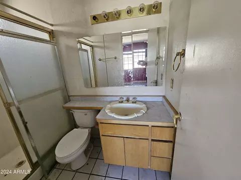 Bath - 2818 E Villa Rita Dr, Phoenix, AZ 85032 photo 3 of 3