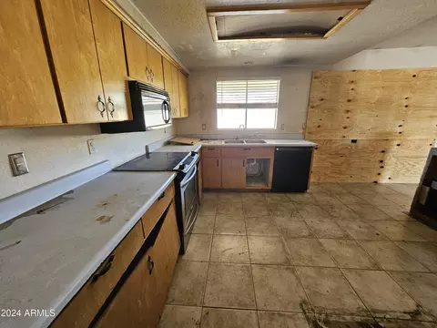 Kitchen - 2818 E Villa Rita Dr, Phoenix, AZ 85032 photo 4 of 4
